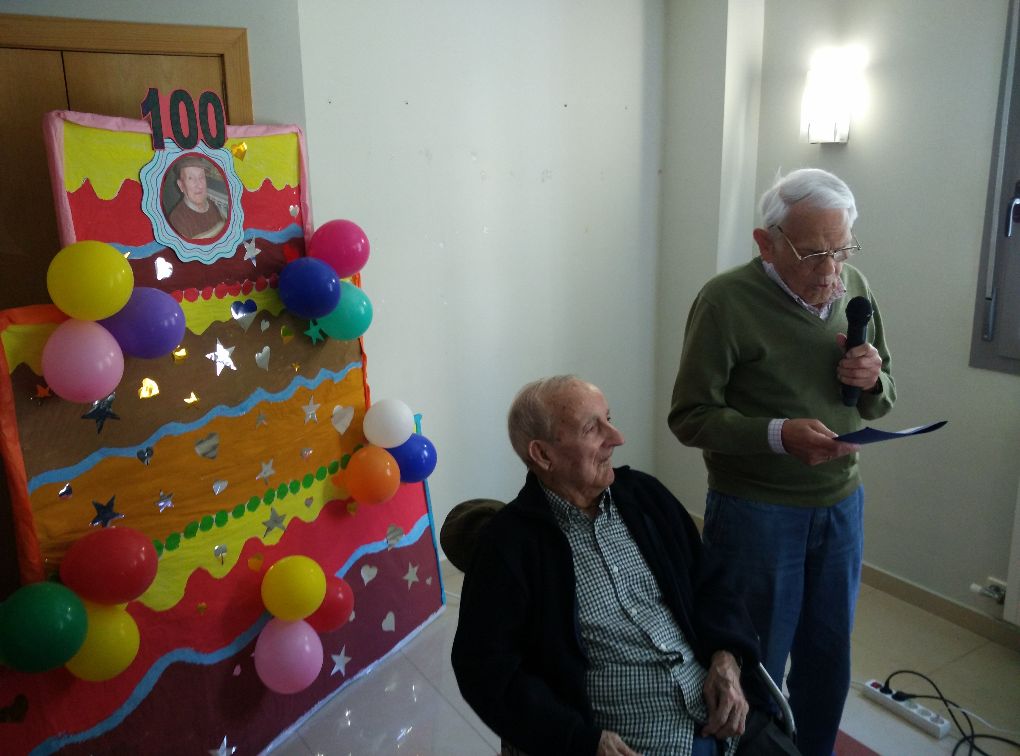 Celebración de cumpleaños en la Residencia San Vicente de Paúl